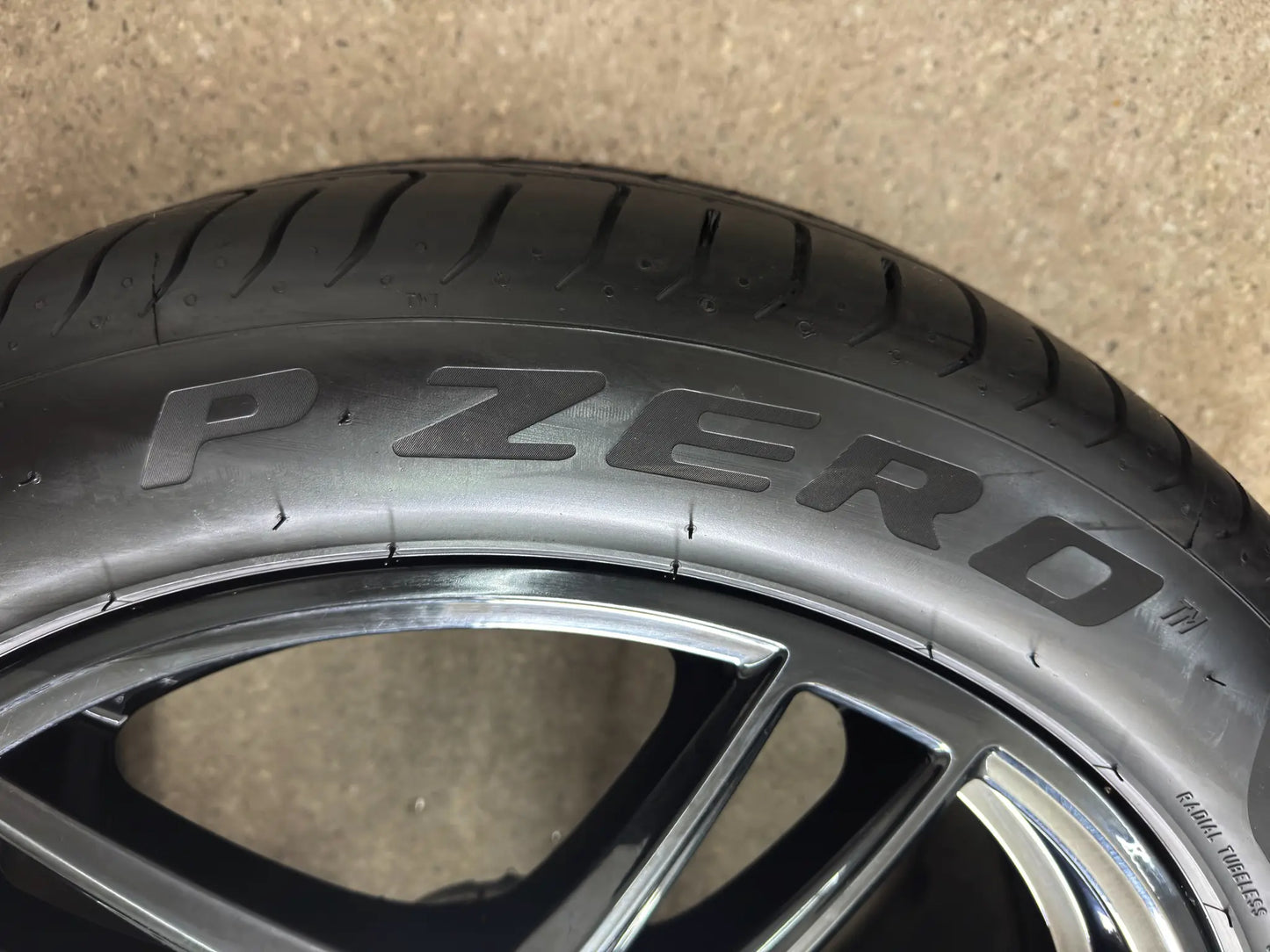 WIE NEU DOT25 Original Porsche Macan II 2 III 3 20 Zoll Sommerräder Sommerreifen Felgen Alufelgen 95B601025DG 95B601025DH 265/45 R20 104Y 295/40 R20 106Y Sport Exclusive Schwarz SUV