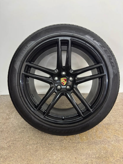 WIE NEU DOT25 Original Porsche Macan II 2 III 3 20 Zoll Sommerräder Sommerreifen Felgen Alufelgen 95B601025DG 95B601025DH 265/45 R20 104Y 295/40 R20 106Y Sport Exclusive Schwarz SUV