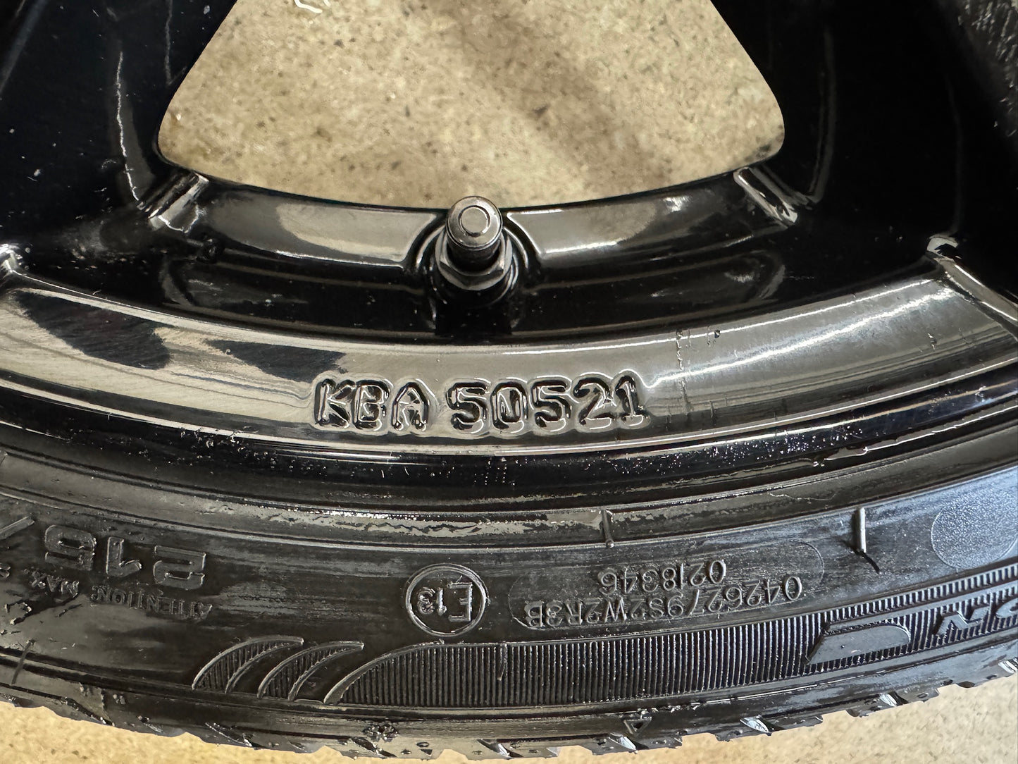 WIE NEU DOT25 VW Polo VI 6 2G AW Audi A1 GB Sportback 17 Zoll Winterräder Winterreifen Felgen Alufelgen Schwarz 215/45 R17 91V M+S KBA 50521 5x100 7,5x17 ET47 Winterradsatz