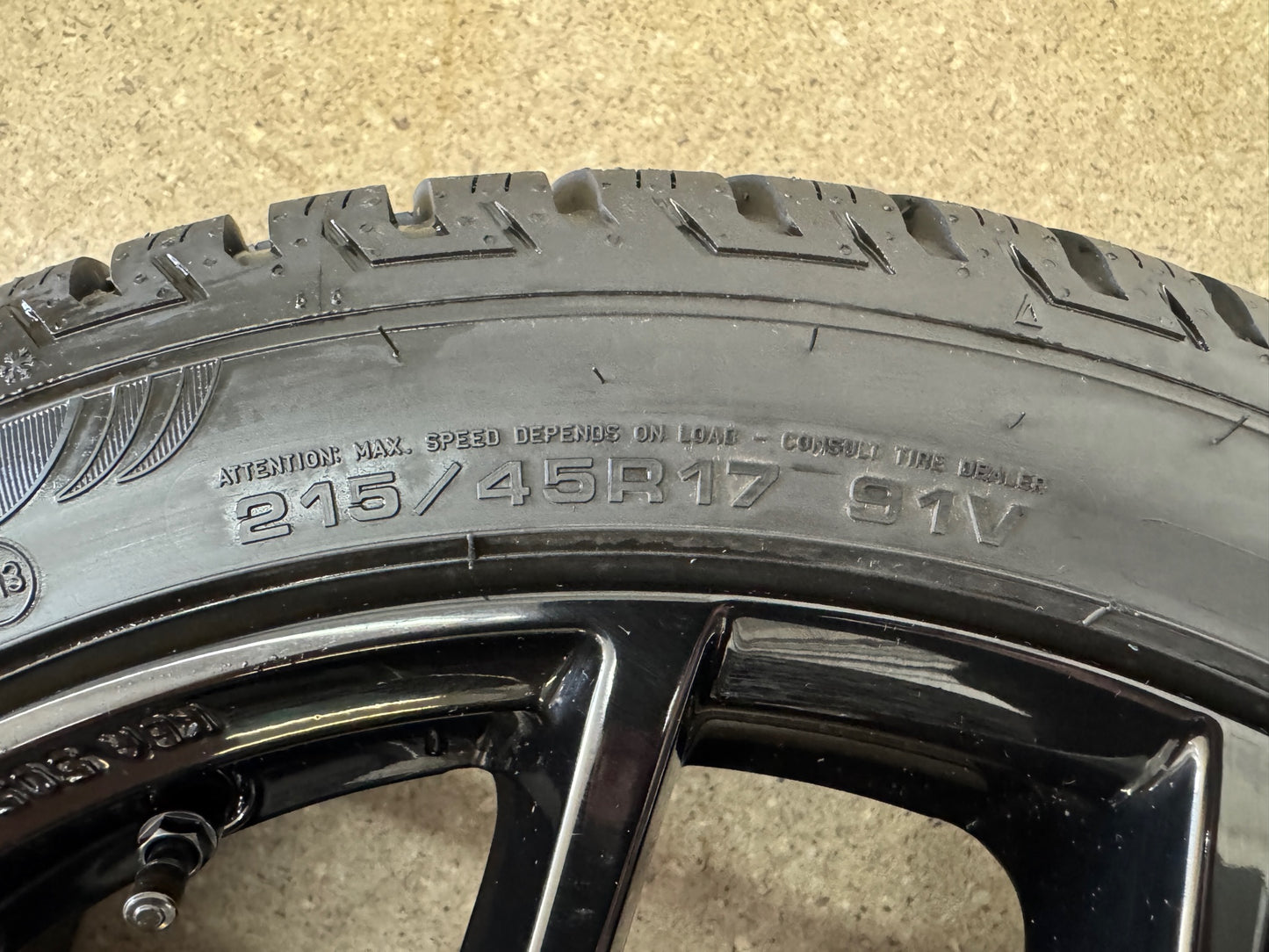 WIE NEU DOT25 VW Polo VI 6 2G AW Audi A1 GB Sportback 17 Zoll Winterräder Winterreifen Felgen Alufelgen Schwarz 215/45 R17 91V M+S KBA 50521 5x100 7,5x17 ET47 Winterradsatz