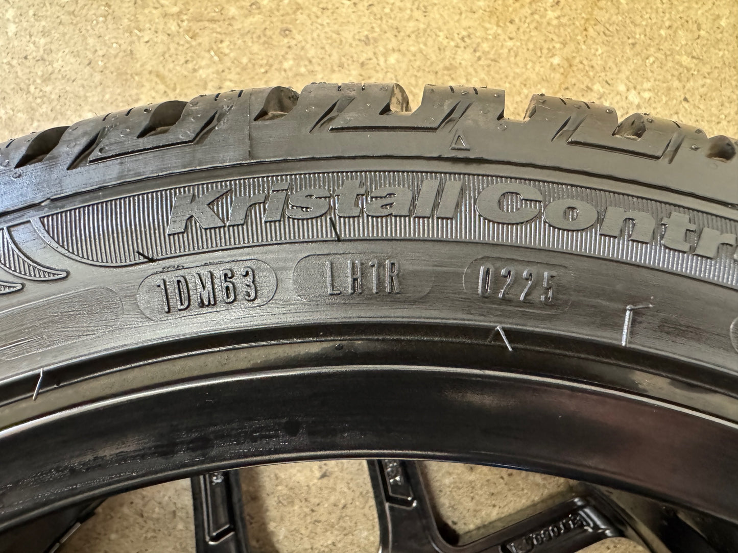 WIE NEU DOT25 VW Polo VI 6 2G AW Audi A1 GB Sportback 17 Zoll Winterräder Winterreifen Felgen Alufelgen Schwarz 215/45 R17 91V M+S KBA 50521 5x100 7,5x17 ET47 Winterradsatz