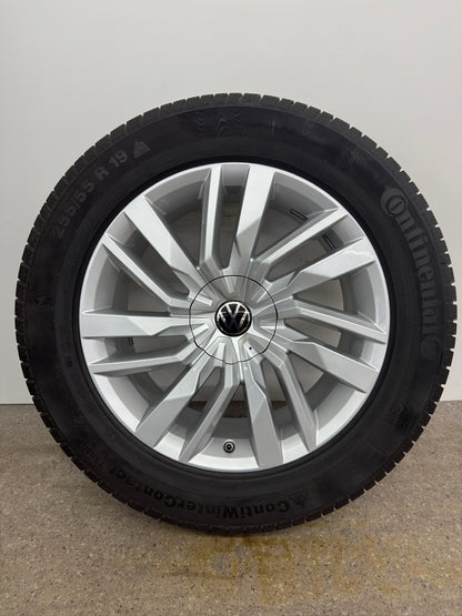 WIE NEU DOT4024 Original VW Touareg III 3 Osorno 19 Zoll Winterräder Winterreifen Felgen 760601025E Alufelgen CR Silber R-Line RDKS 255/55 R19 111H 8x19 ET28 SUV Winterradsatz MwSt. ausweisbar