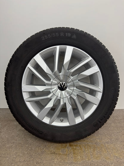 WIE NEU DOT4024 Original VW Touareg III 3 Osorno 19 Zoll Winterräder Winterreifen Felgen 760601025E Alufelgen CR Silber R-Line RDKS 255/55 R19 111H 8x19 ET28 SUV Winterradsatz MwSt. ausweisbar