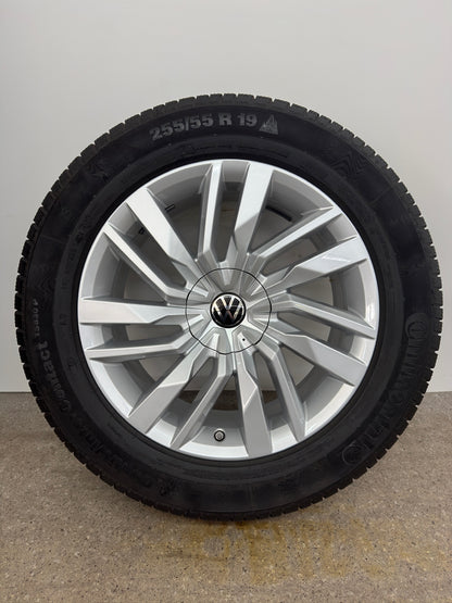 WIE NEU DOT4024 Original VW Touareg III 3 Osorno 19 Zoll Winterräder Winterreifen Felgen 760601025E Alufelgen CR Silber R-Line RDKS 255/55 R19 111H 8x19 ET28 SUV Winterradsatz MwSt. ausweisbar