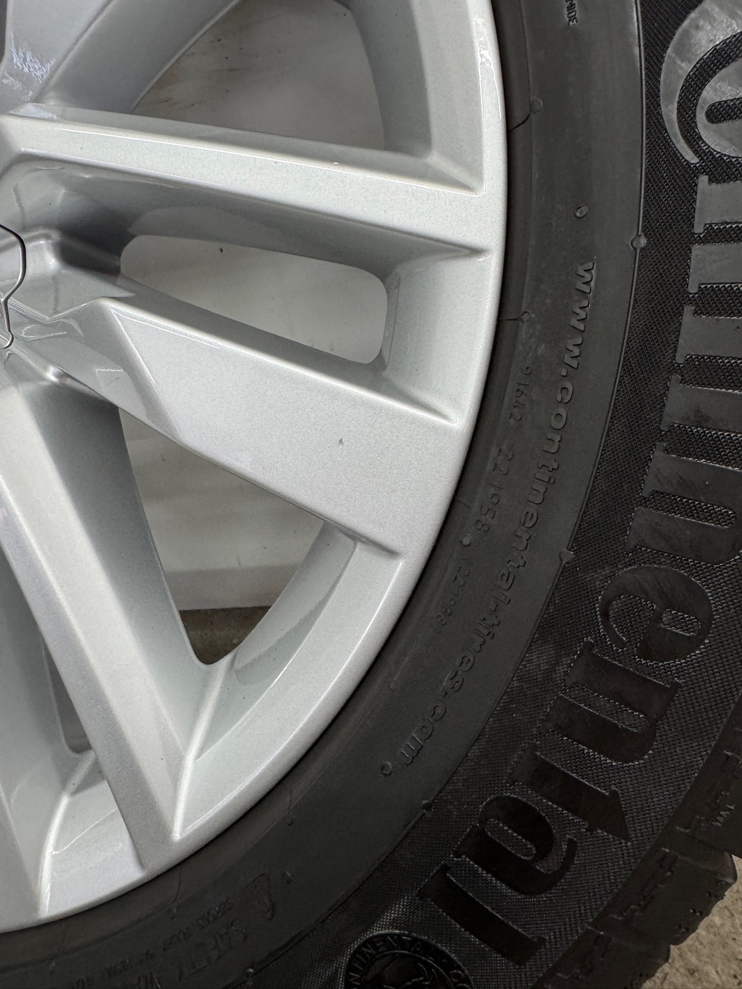 WIE NEU DOT4024 Original VW Touareg III 3 Osorno 19 Zoll Winterräder Winterreifen Felgen 760601025E Alufelgen CR Silber R-Line RDKS 255/55 R19 111H 8x19 ET28 SUV Winterradsatz MwSt. ausweisbar