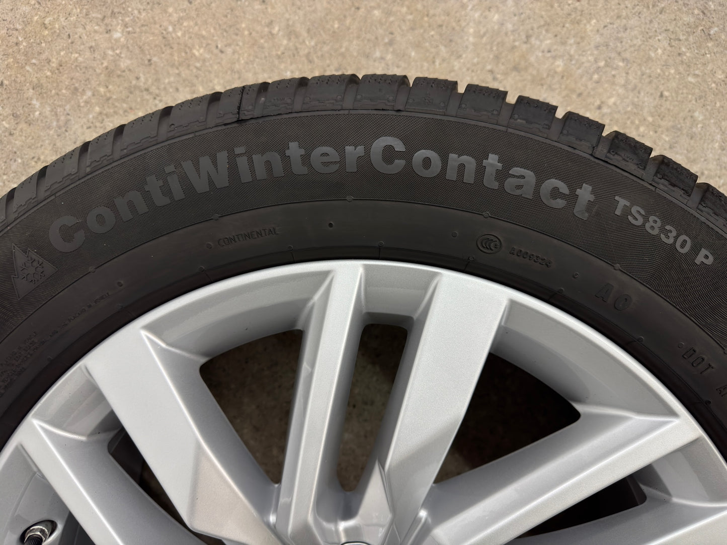 WIE NEU DOT4024 Original VW Touareg III 3 Osorno 19 Zoll Winterräder Winterreifen Felgen 760601025E Alufelgen CR Silber R-Line RDKS 255/55 R19 111H 8x19 ET28 SUV Winterradsatz MwSt. ausweisbar