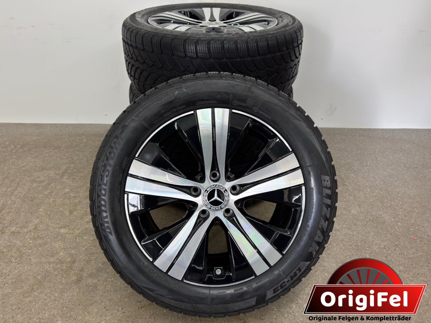 WIE NEU Original Mercedes C-Klasse W 206 17 Zoll Winterräder Winterreifen Felgen A2064017100 Alufelgen 225/50 R17 7x17 ET44,5 5x112 S 206 Limousine T-Modell 4MATIC Schwarz Silber Winterradsatz M+S