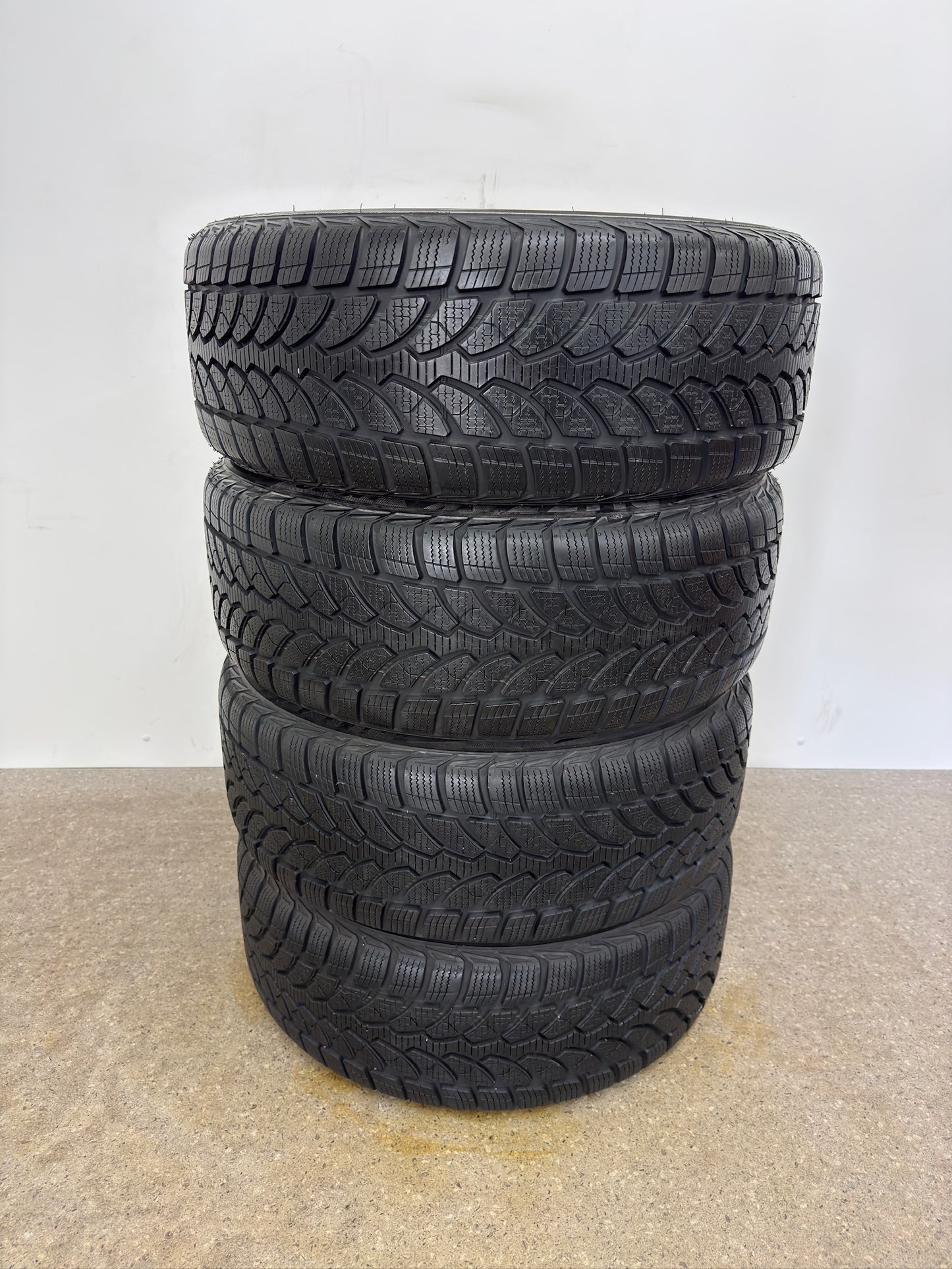 WIE NEU Original Mercedes C-Klasse W 206 17 Zoll Winterräder Winterreifen Felgen A2064017100 Alufelgen 225/50 R17 7x17 ET44,5 5x112 S 206 Limousine T-Modell 4MATIC Schwarz Silber Winterradsatz M+S