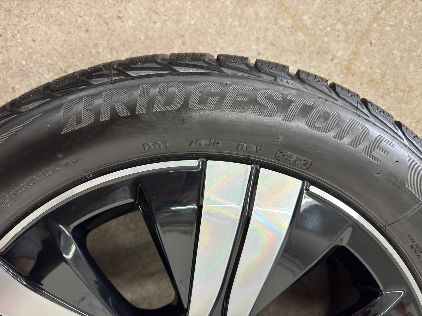 WIE NEU Original Mercedes C-Klasse W 206 17 Zoll Winterräder Winterreifen Felgen A2064017100 Alufelgen 225/50 R17 7x17 ET44,5 5x112 S 206 Limousine T-Modell 4MATIC Schwarz Silber Winterradsatz M+S
