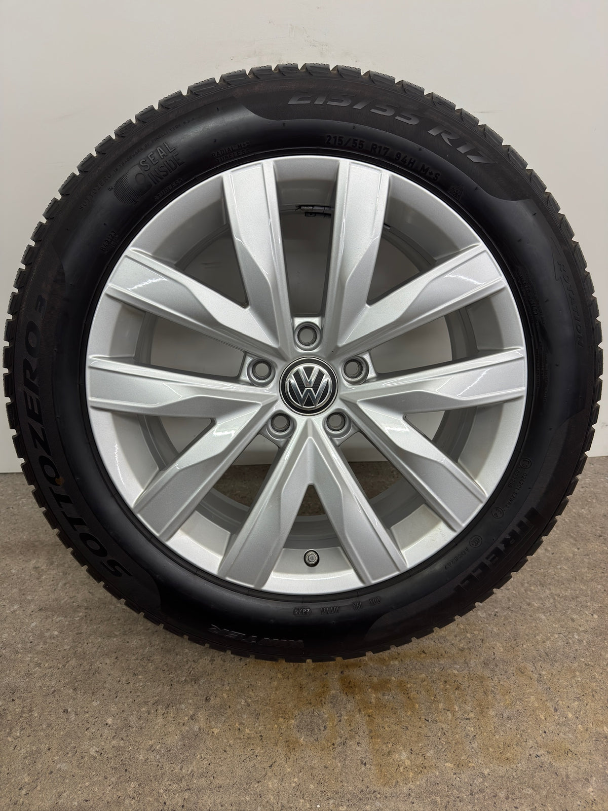 WIE NEU RDKS Original VW Arteon 3H Shooting Brake Marstrand 17 Zoll Winterräder Winterreifen Felgen 3G8601025 Alufelgen R-Line 7x17 ET38 5x112 215/55 R17 Silber Winterradsatz