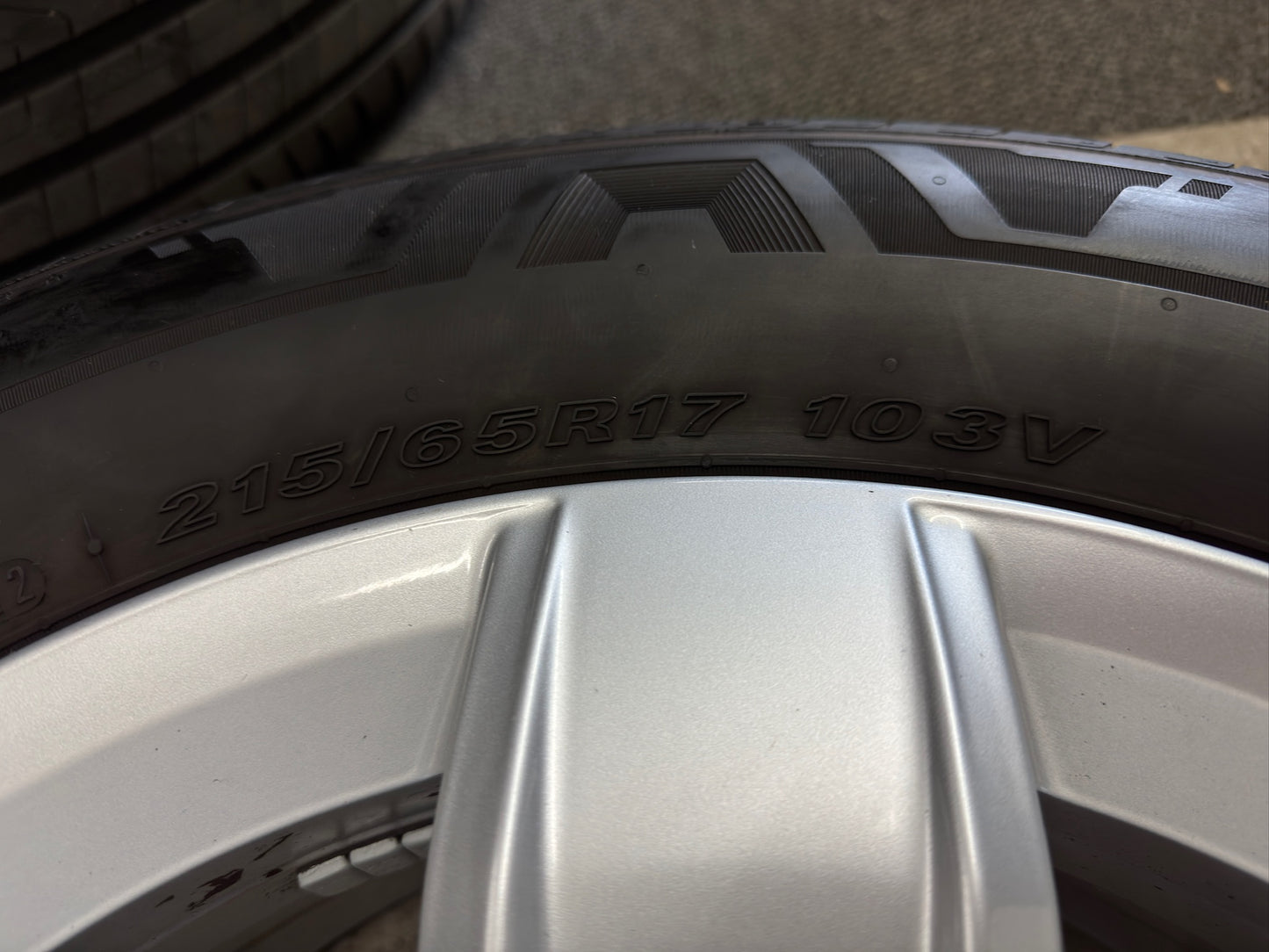 WIE NEU Original VW Tiguan II 2 Corvara 17 Zoll Sommerreifen Sommerräder 5NA071497 Felgen Alufelgen 215/65 R17 Zoll Kompletträder AD1 5N 5NA RDKS KBA49906